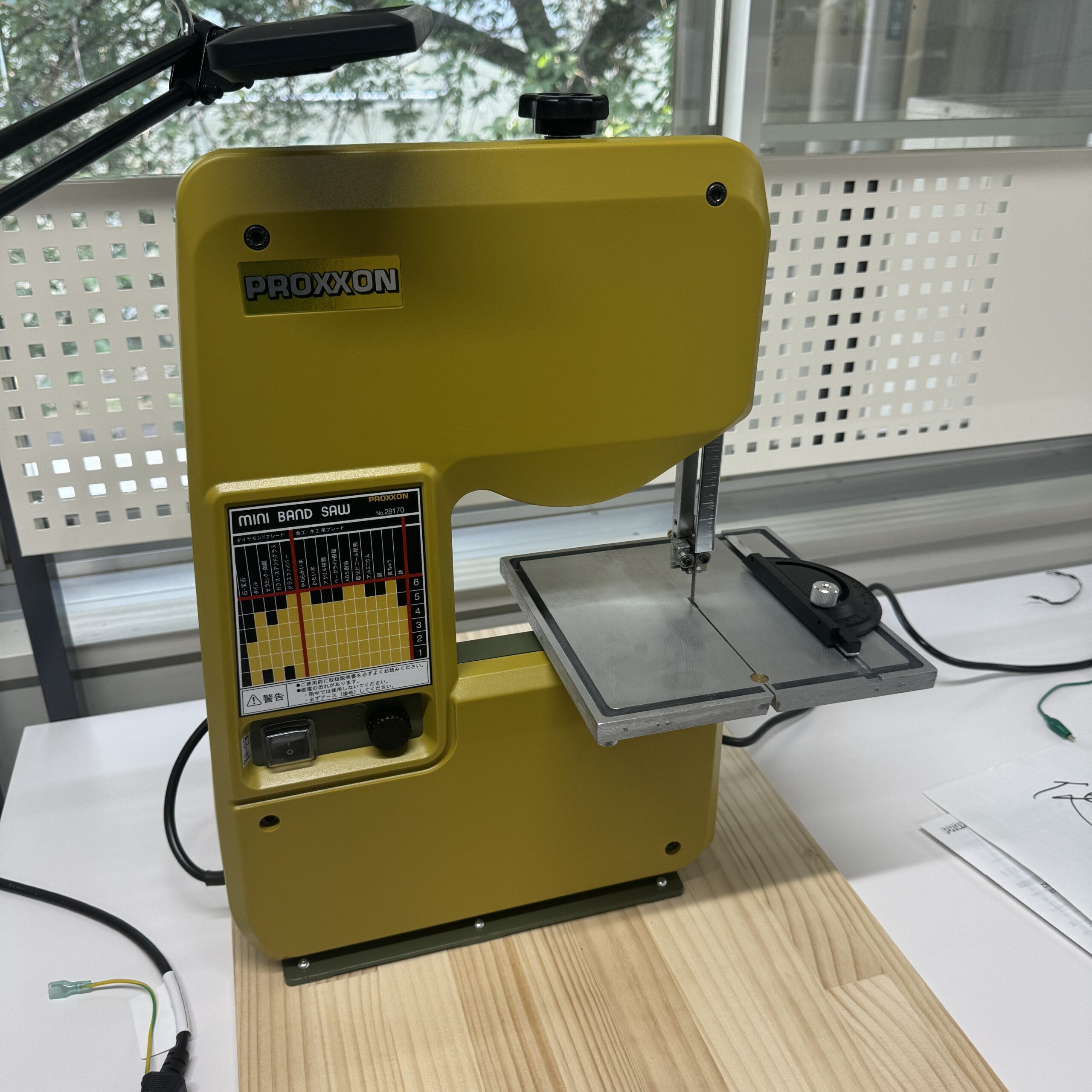 プロクソン PROXXON ミニバンドソー 新品替え刃2本付き PROXXON プロクソン ミニバンドソウ No.28172 替刃・付属品付き 卓上糸